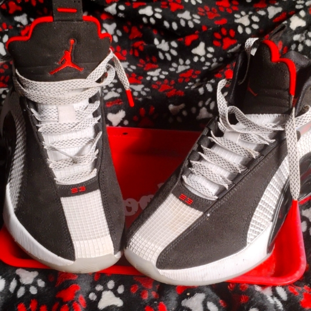 ALMOST NEW 😎 SIZE 7y BOYS JORDANS XXXV DNA RED BLACK AND WHITE SNEAKERS